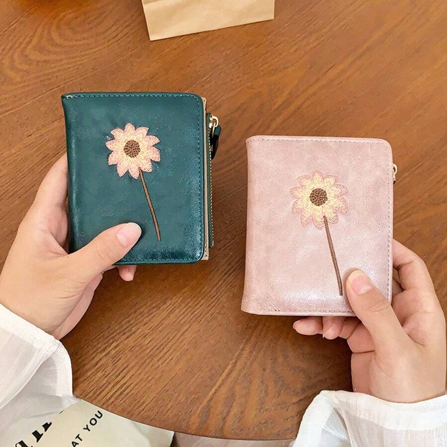 Women’s Short Wallet with Sunflower Embroidery – Retro Fashion Zipper Coin Purse