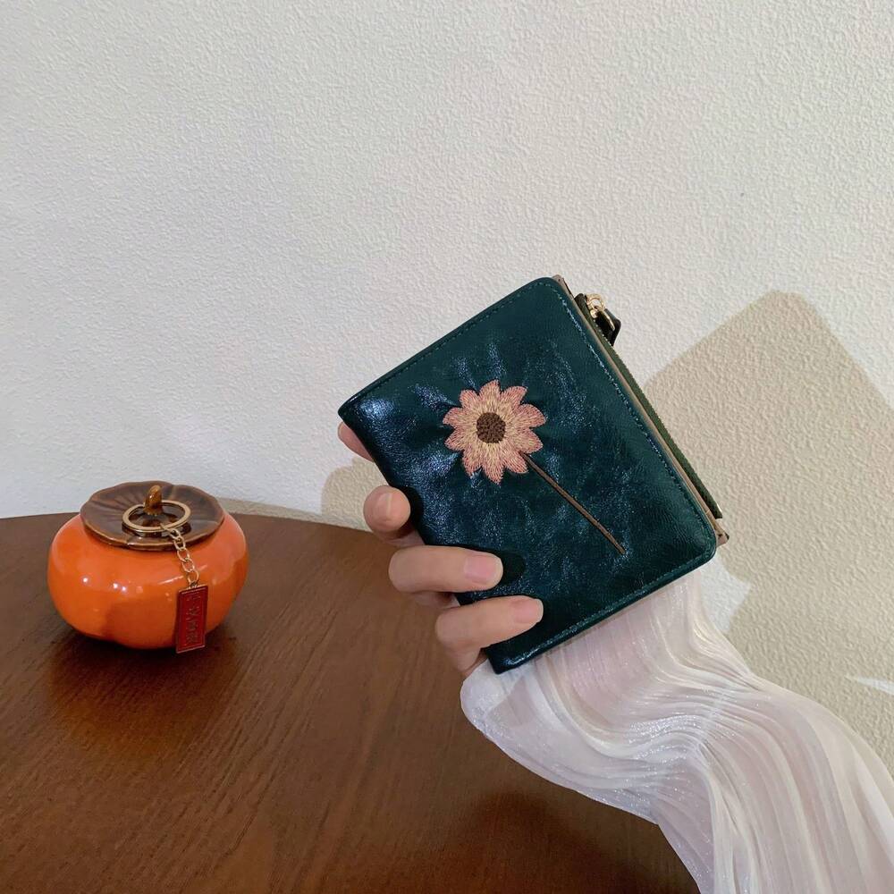 Women’s Short Wallet with Sunflower Embroidery – Retro Fashion Zipper Coin Purse